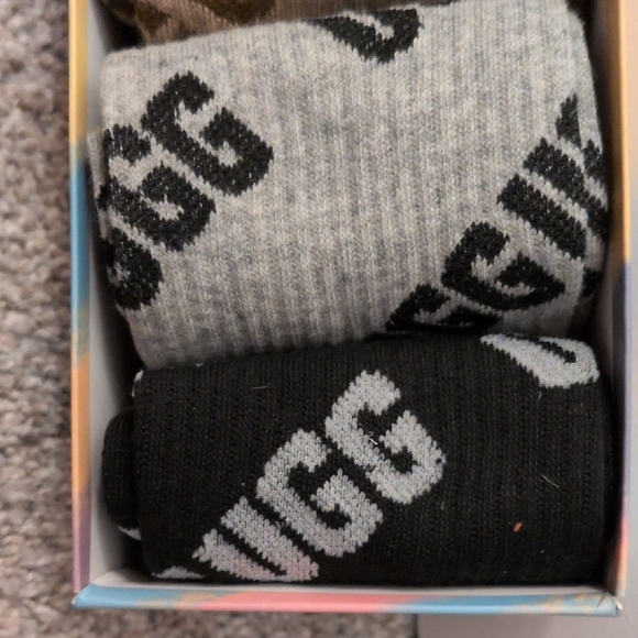 UGG Women's Casual Socks in Black, Brown, White, Tan, and Gray - Picture 5 of 7